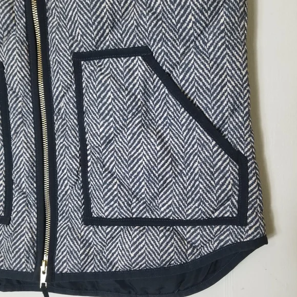 J CREW black cream chevron print down filled zipper sleeveless jacket ve… - Picture 5 of 8